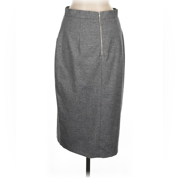 Casual Banana Republic Gray Women's Skirt with Zipper Accent - Picture 2 of 5